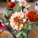 Le joli bouquet de fleurs roses - Lego botanicals 10342