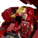 Le combat légendaire entre Hulkbuster et Hulk - 76343