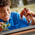 Le combat légendaire entre Hulkbuster et Hulk - 76343