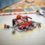 Arret au stand de F1 avec voiture Ferrari - 60443