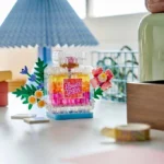Flacon de parfum au décor floral - image 7