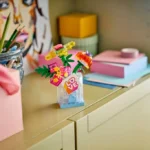 Flacon de parfum au décor floral - image 9