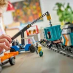 Le train de marchandises du port avec grue et camion - image 10