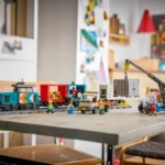Le train de marchandises du port avec grue et camion - image 11