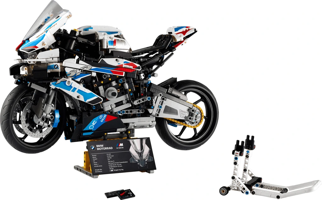 BMW M 1000 RR - image 1