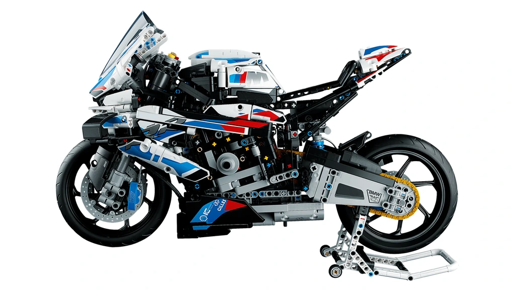BMW M 1000 RR - image 3