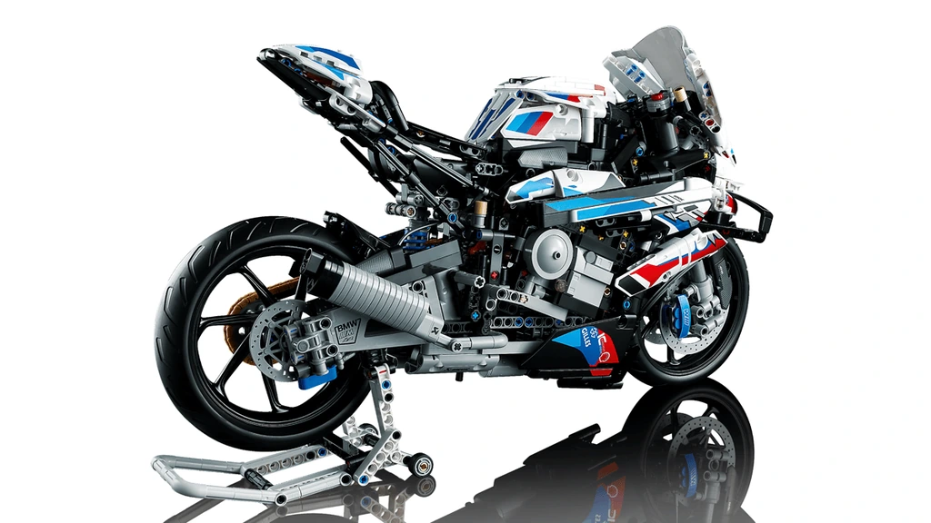 BMW M 1000 RR - image 4