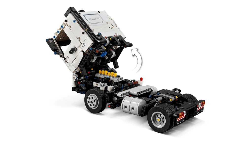 Camion Volvo FMX et pelleteuse électrique EC230 - image 7