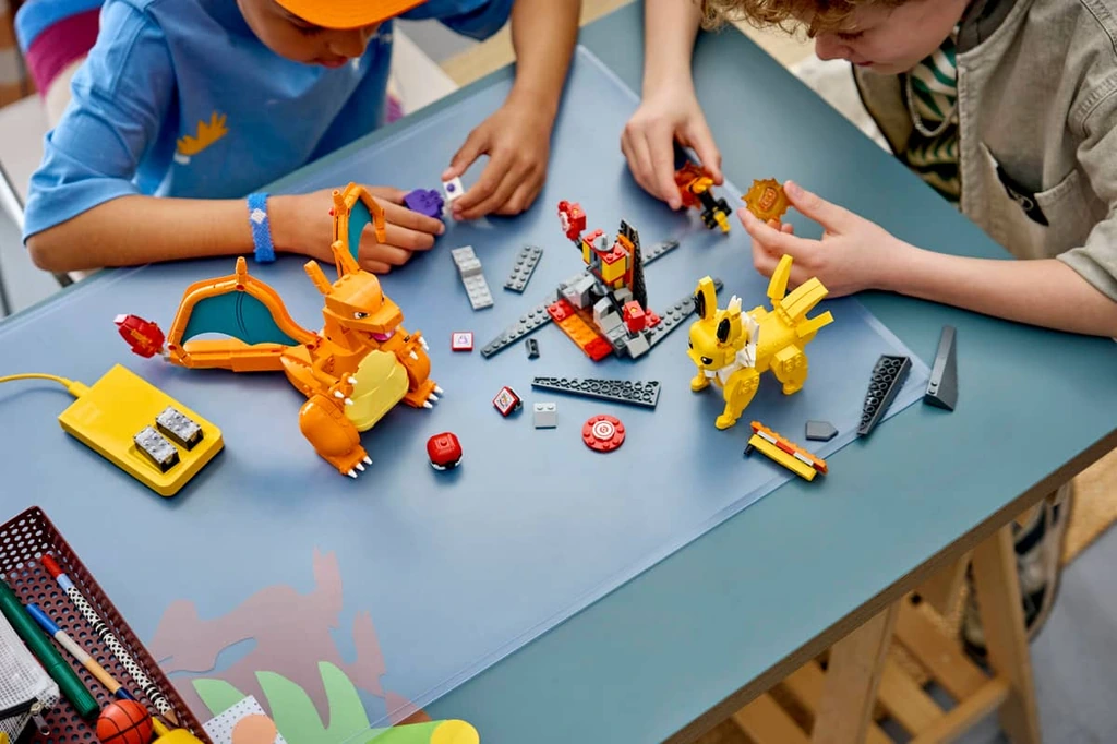 SMART Play : Le combat ultime entre Dracaufeu et Voltali 72167