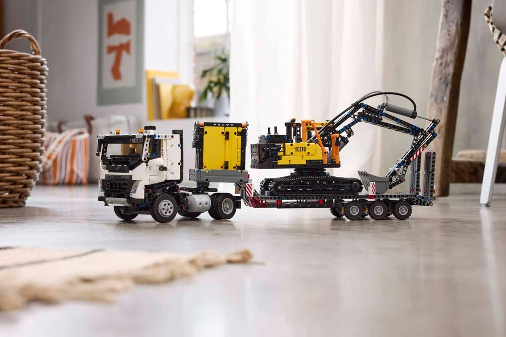 Camion Volvo FMX et pelleteuse électrique EC230 - image 12