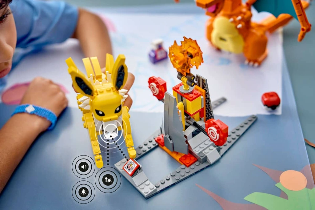 SMART Play : Le combat ultime entre Dracaufeu et Voltali 72167
