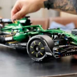 Voiture Aston Martin Aramco AMR25 F1® - image 16
